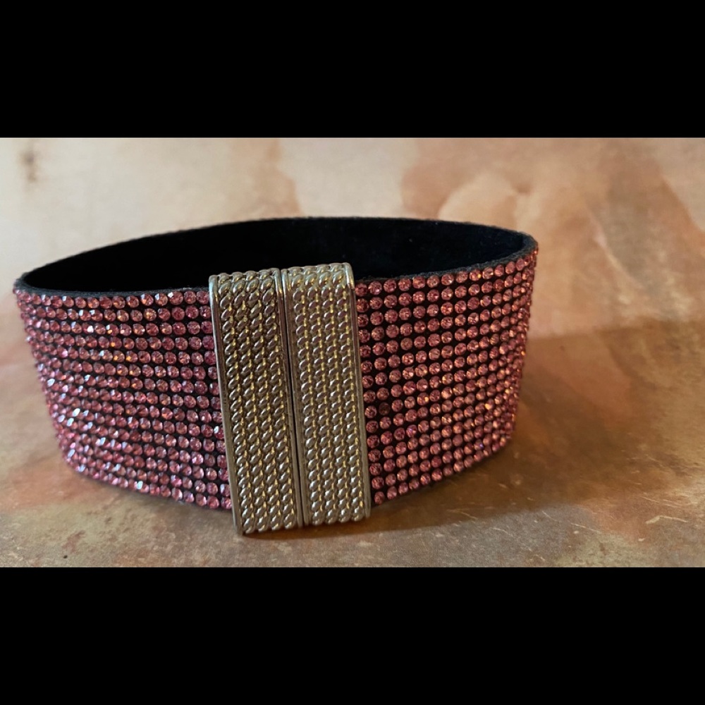 FREE WITH PURCHASE Pink Stone magnetic Wrap!